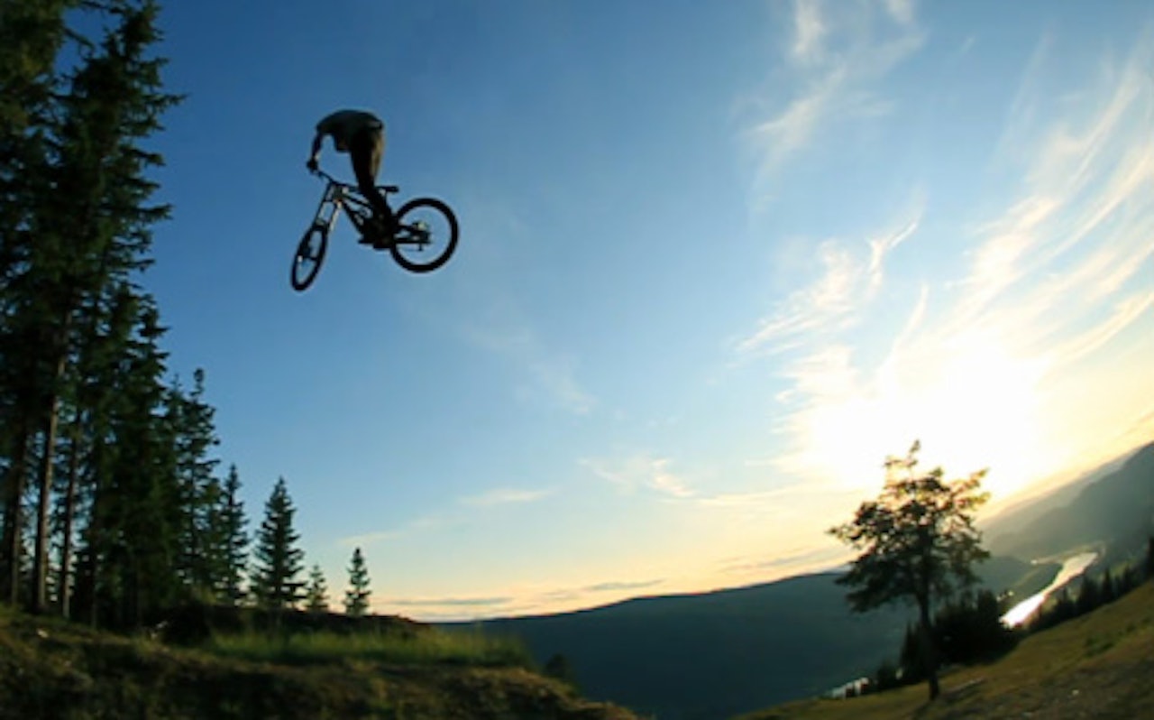 SLOPESTYLE: Makken gir gass på fulldempa sykkel. SLOPESTYLE: Makken gir gass på fulldempa sykkel.