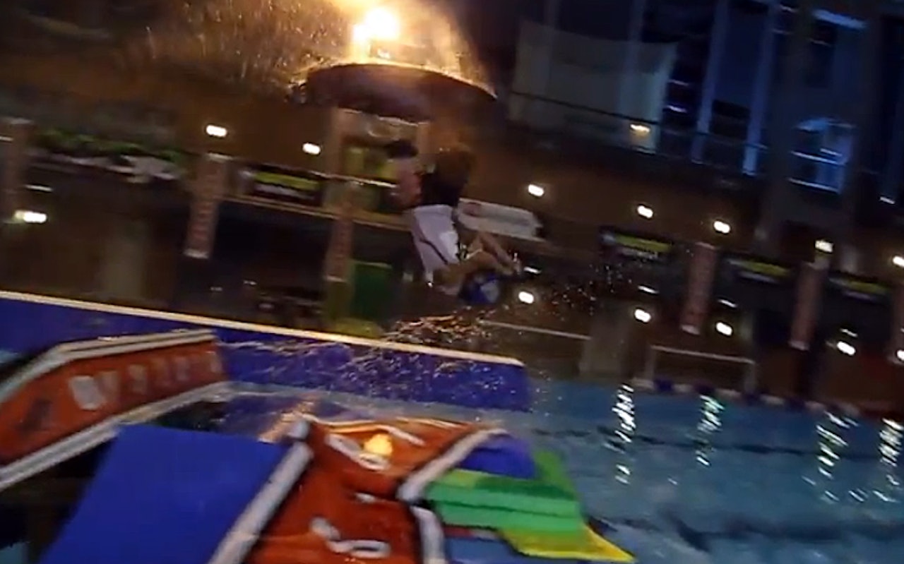 ACTION: Fete sprell i Pirbadet! ACTION: Fete sprell i Pirbadet!