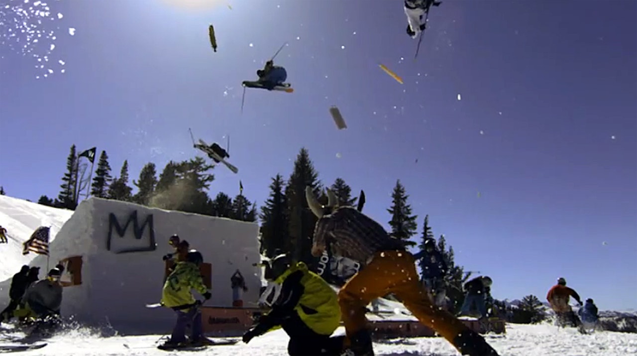 KAOS: Svensk musikk, mye folk, dyrt kamera og enkel redigering preger andre episode av denne sesongen med Freeski-TV fra Salomon. KAOS: Svensk musikk, mye folk, dyrt kamera og enkel redigering preger andre episode av denne sesongen med Freeski-TV fra Salomon.