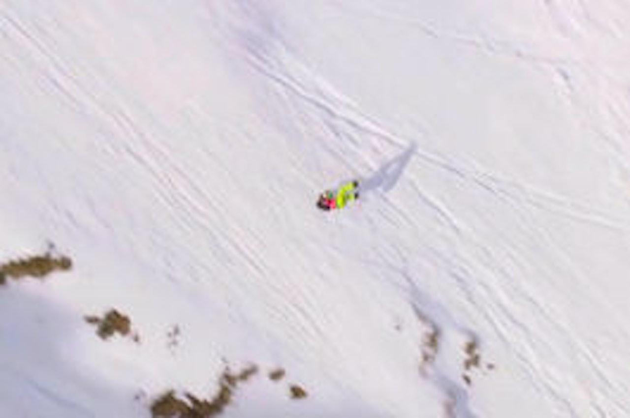 STYGT FALL: Xavier de le Rue rullet ned fjellsiden i Fieberbrunn. STYGT FALL: Xavier de le Rue rullet ned fjellsiden i Fieberbrunn.