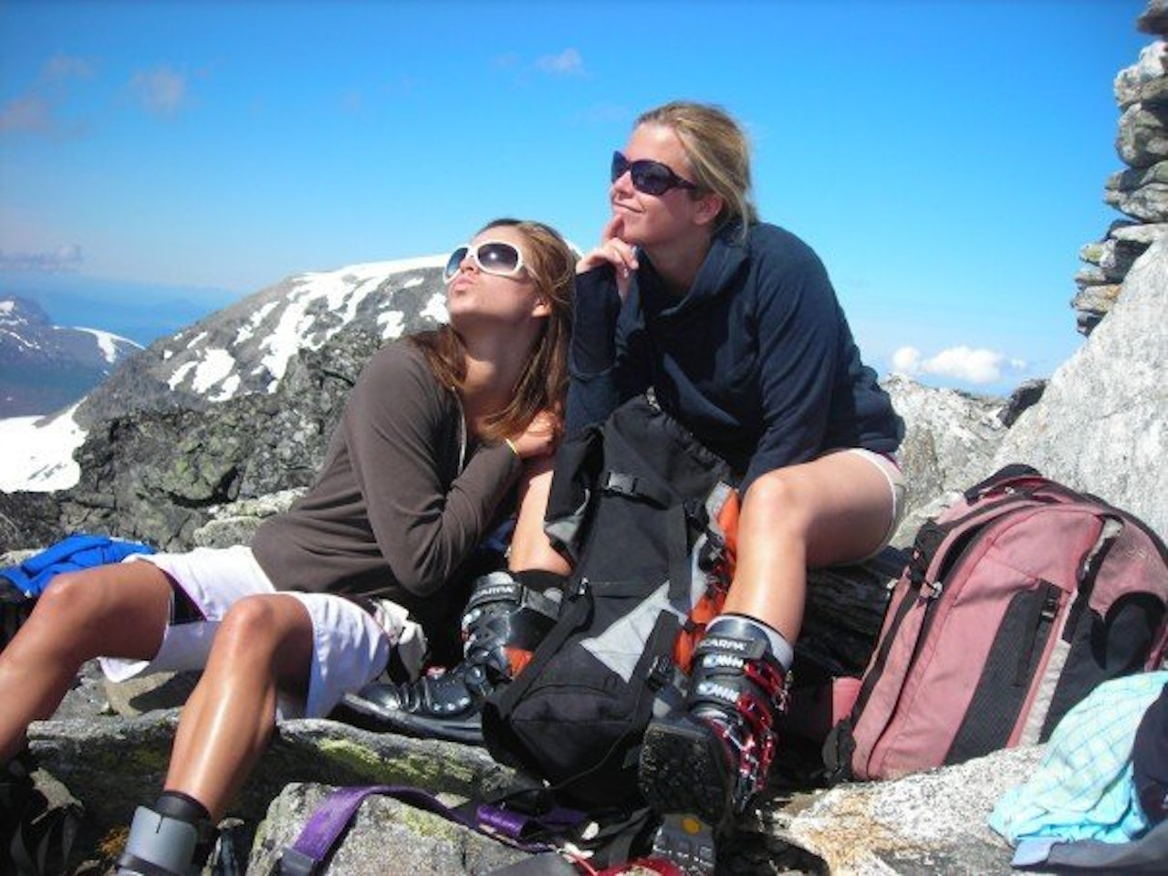 SCISSOR SISTERS: Både Anne May og søsteren Kristina veit hvordan ski funker, og kjører fletta av de fleste i norske konkurranser. 