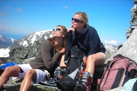 SCISSOR SISTERS: Både Anne May og søsteren Kristina veit hvordan ski funker, og kjører fletta av de fleste i norske konkurranser. 