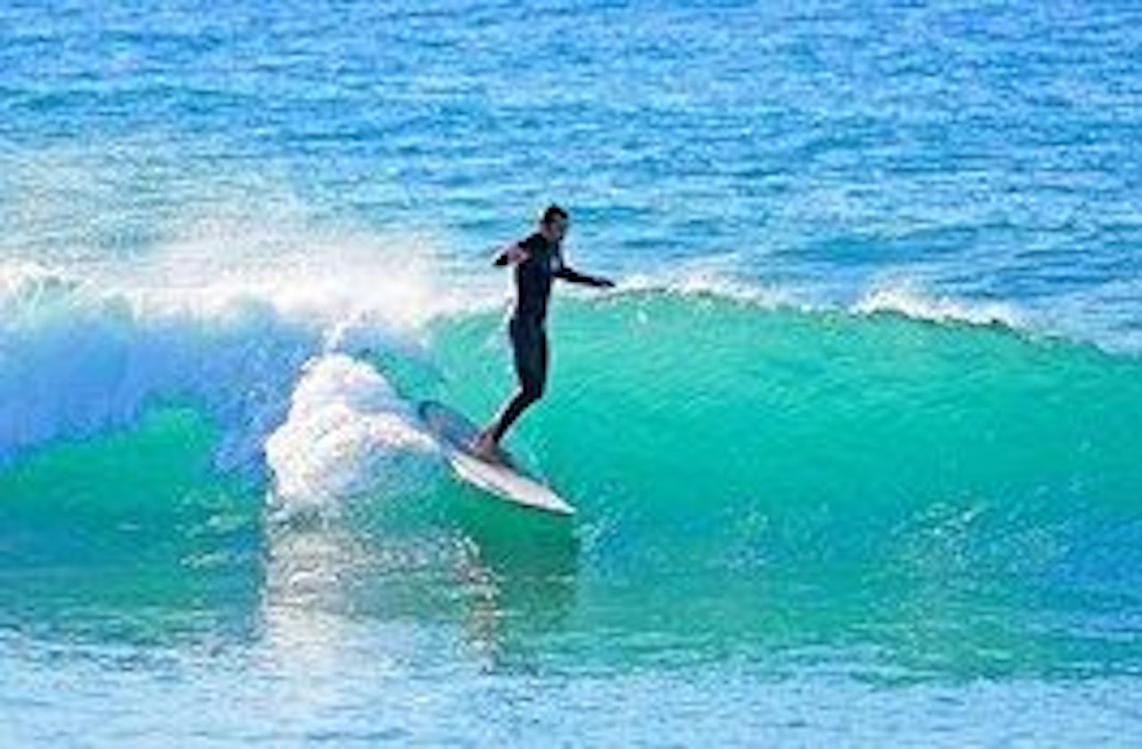 SURF: Portugals ville kyst har blitt en lekeplass for mange.