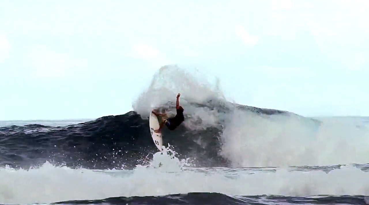 BØLGEDRØM: Fristende bølger i filmen fra Billabong. BØLGEDRØM: Fristende bølger i filmen fra Billabong.
