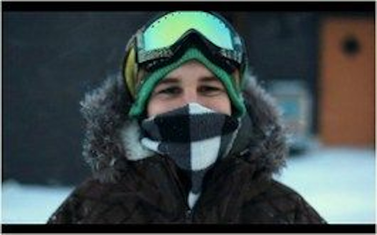 SMILET BAK SKJERFET: Stian Aanestad kler sheriffstilen. SMILET BAK SKJERFET: Stian Aanestad kler sheriffstilen.