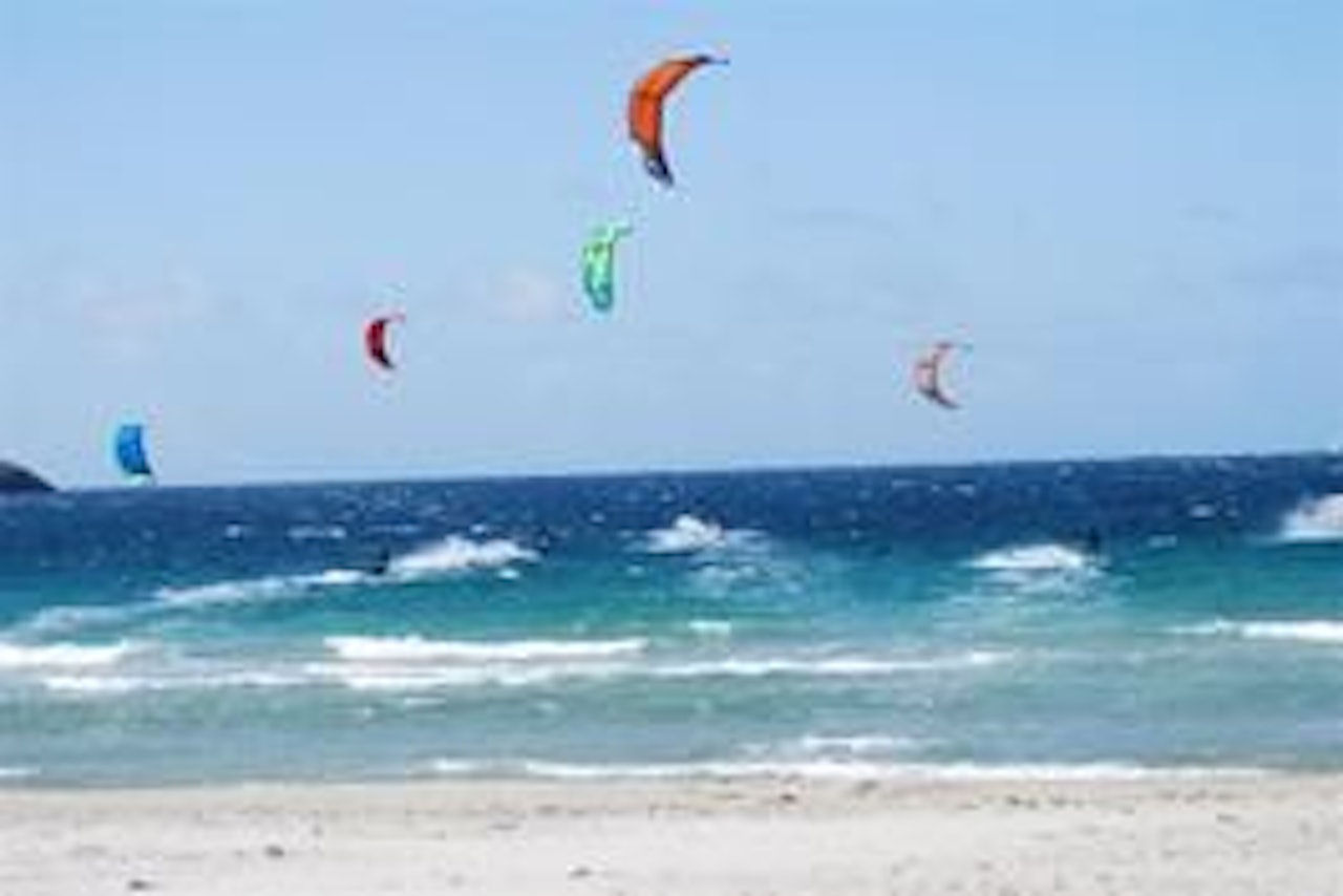 Med kuling fra nord gikk Downwinder-konkurransen fra Sola til Borestranda. Foto: Sarah Rahmouni Med kuling fra nord gikk Downwinder-konkurransen fra Sola til Borestranda. Foto: Sarah Rahmouni