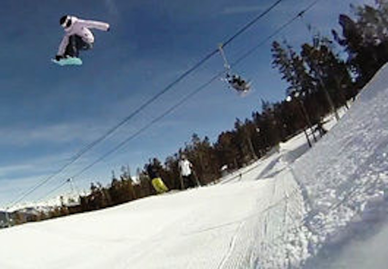 I BRECKENRIDGE: Helene Olafsen viser skills i parken. I BRECKENRIDGE: Helene Olafsen viser skills i parken.
