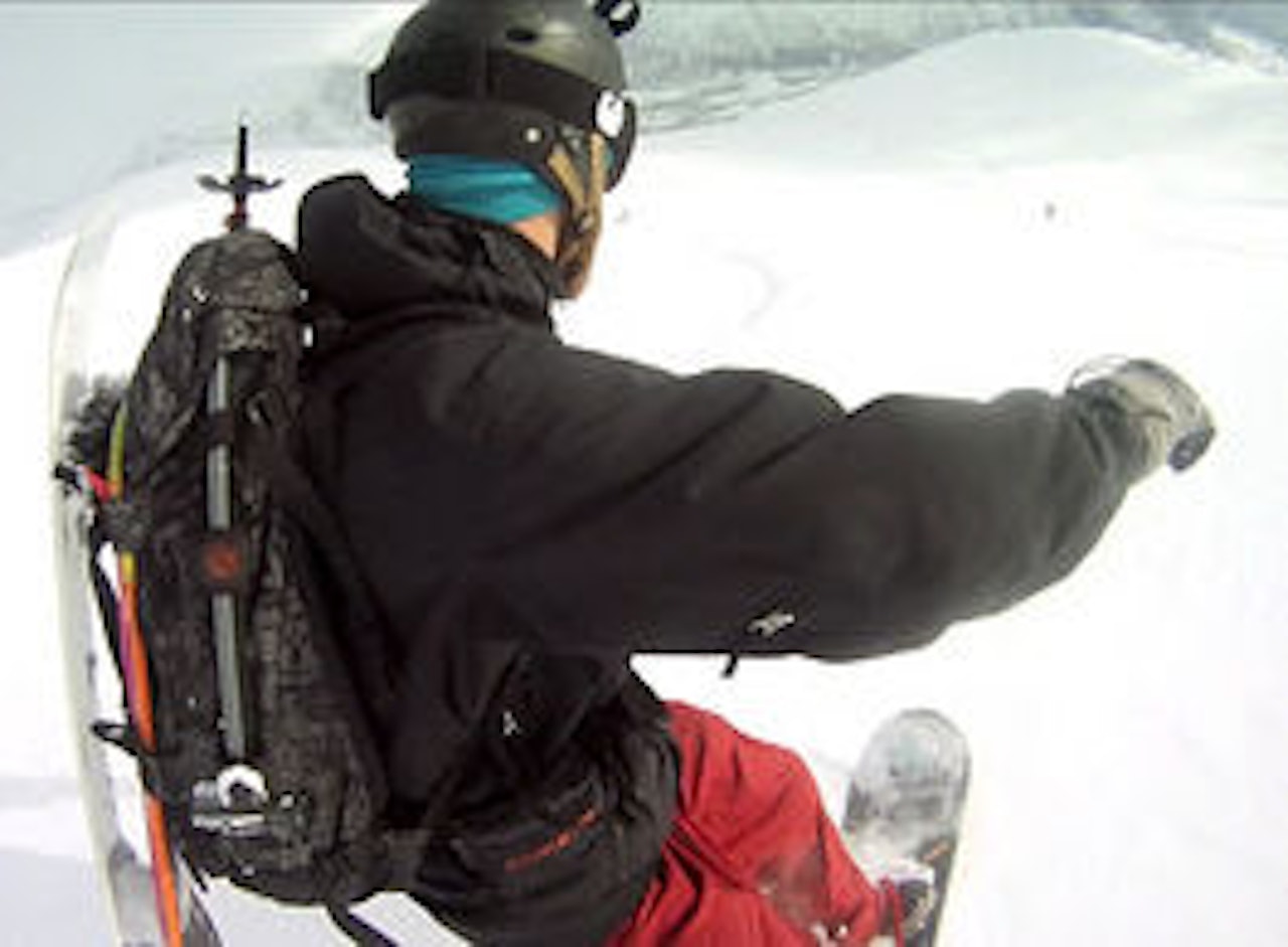 På vei ned bollen mot Kari Traa trekket. Foto: Are Tallak På vei ned bollen mot Kari Traa trekket. Foto: Are Tallak