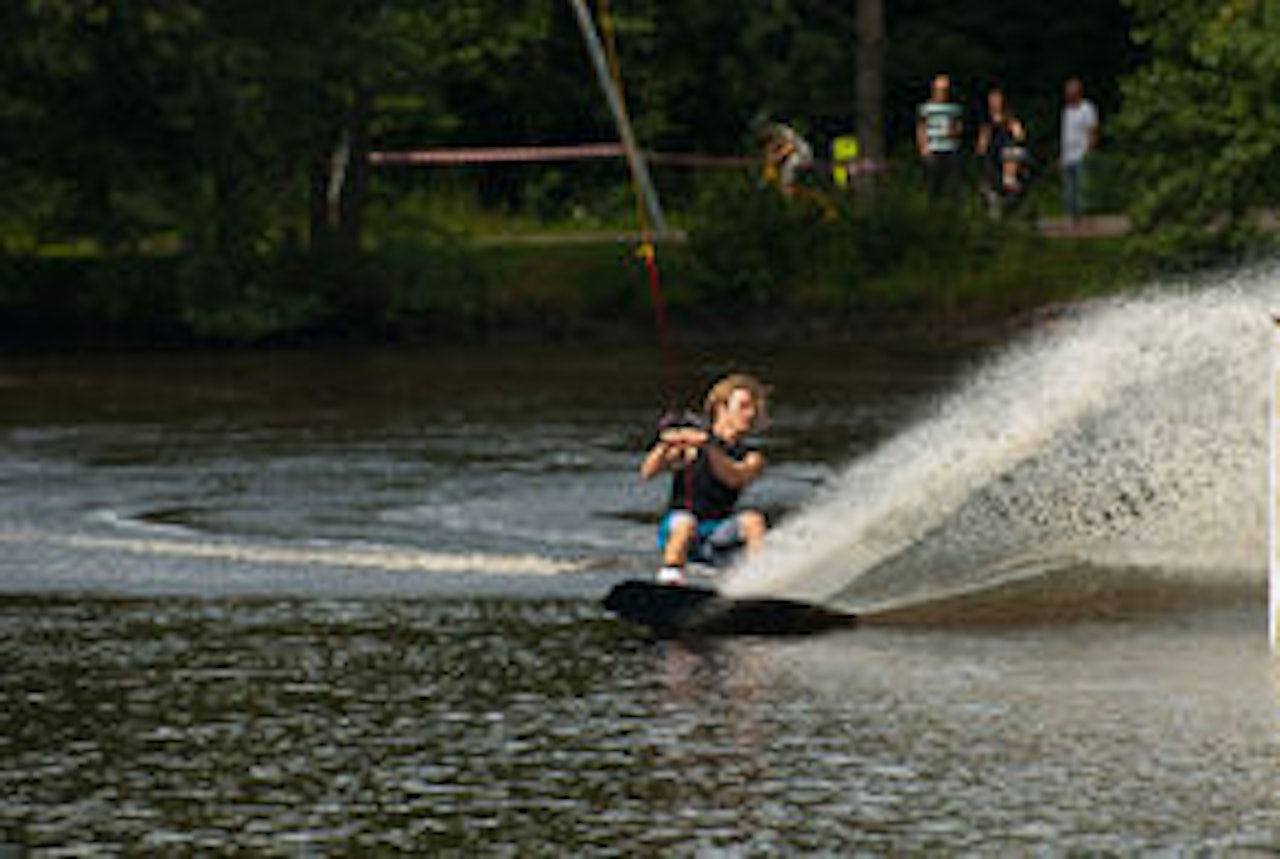Den portable kabelbanen besøkte Tønsberg i fjor. Nå tar den turen til Larvik. Foto: Peter Gløersen Den portable kabelbanen besøkte Tønsberg i fjor. Nå tar den turen til Larvik. Foto: Peter Gløersen