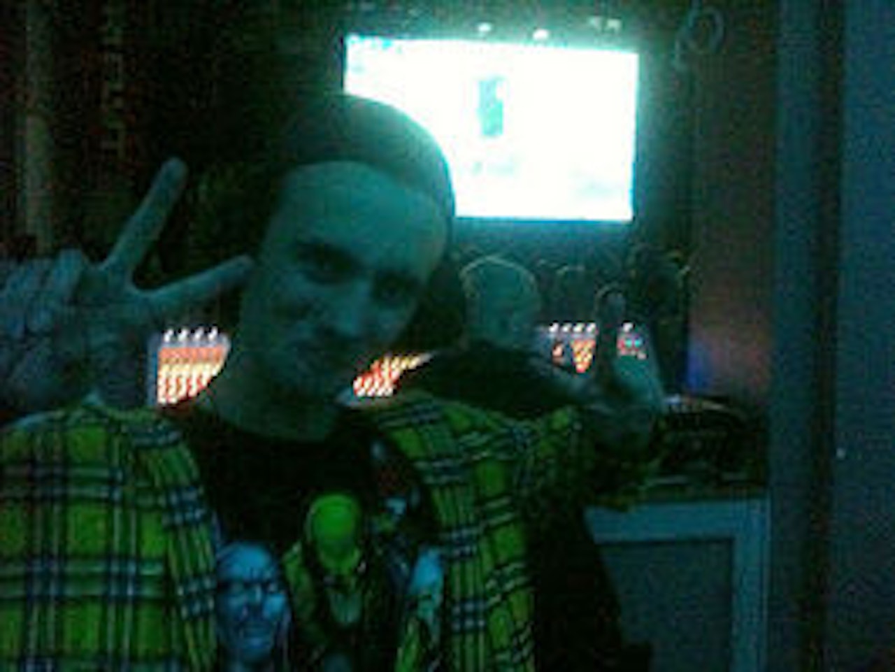 Lasse Nyhaugen claimer velfortjent for grafikken i "All in". Lasse Nyhaugen claimer velfortjent for grafikken i "All in".