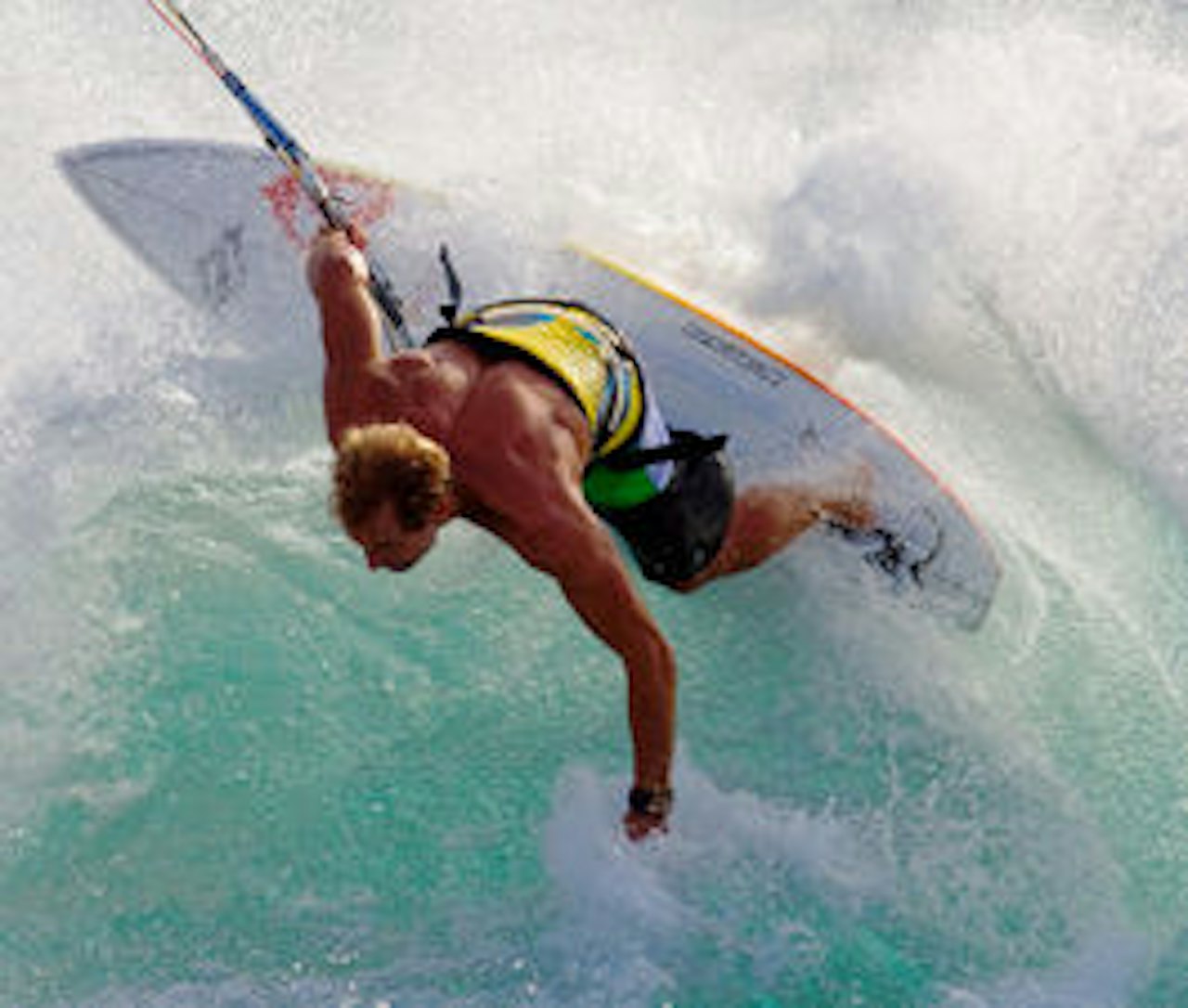 MR WATERSPORT: Robby Naish tar oss med på sightseeing til Hawaii. MR WATERSPORT: Robby Naish tar oss med på sightseeing til Hawaii.