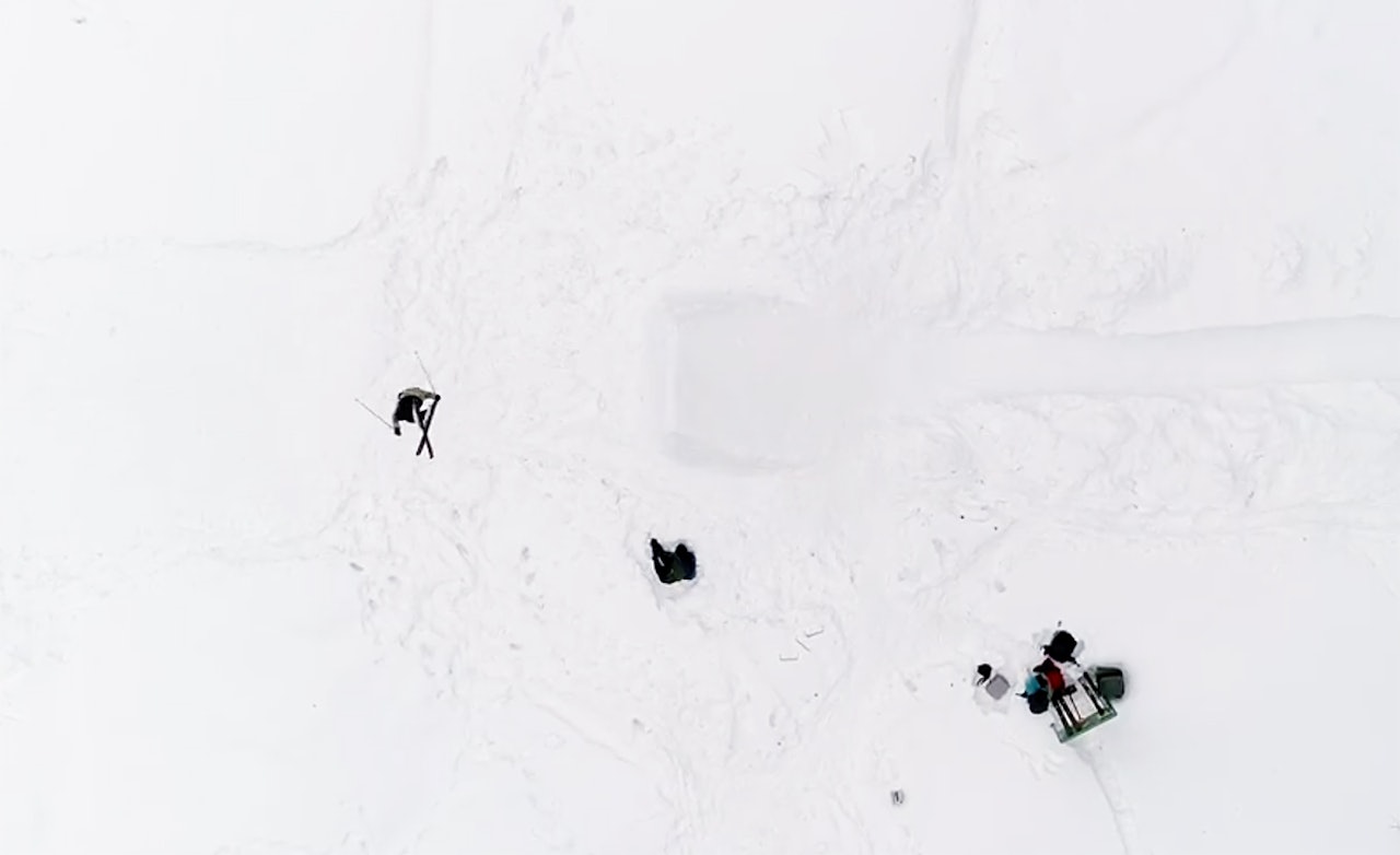 BLUNT: Ikkeno stress med true tailgrab når tailen er to centimeter bak hælen. BLUNT: Ikkeno stress med true tailgrab når tailen er to centimeter bak hælen.
