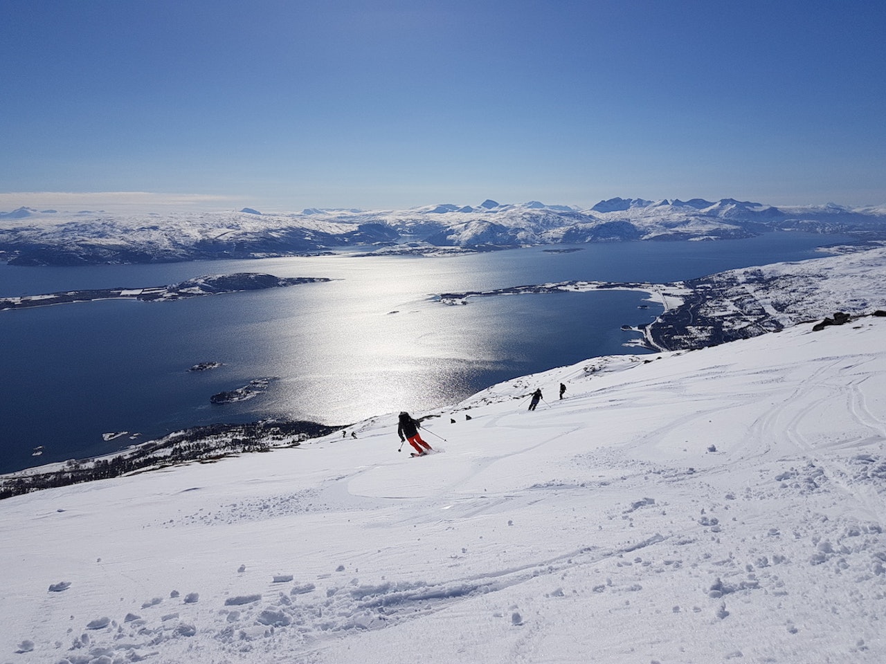 High Camp Nord leverte på alle plan, og været var så bra at det ble lagt til flere turer på programmet. Foto: Camilla Aasgaard High Camp Nord leverte på alle plan, og været var så bra at det ble lagt til flere turer på programmet. Foto: Camilla Aasgaard
