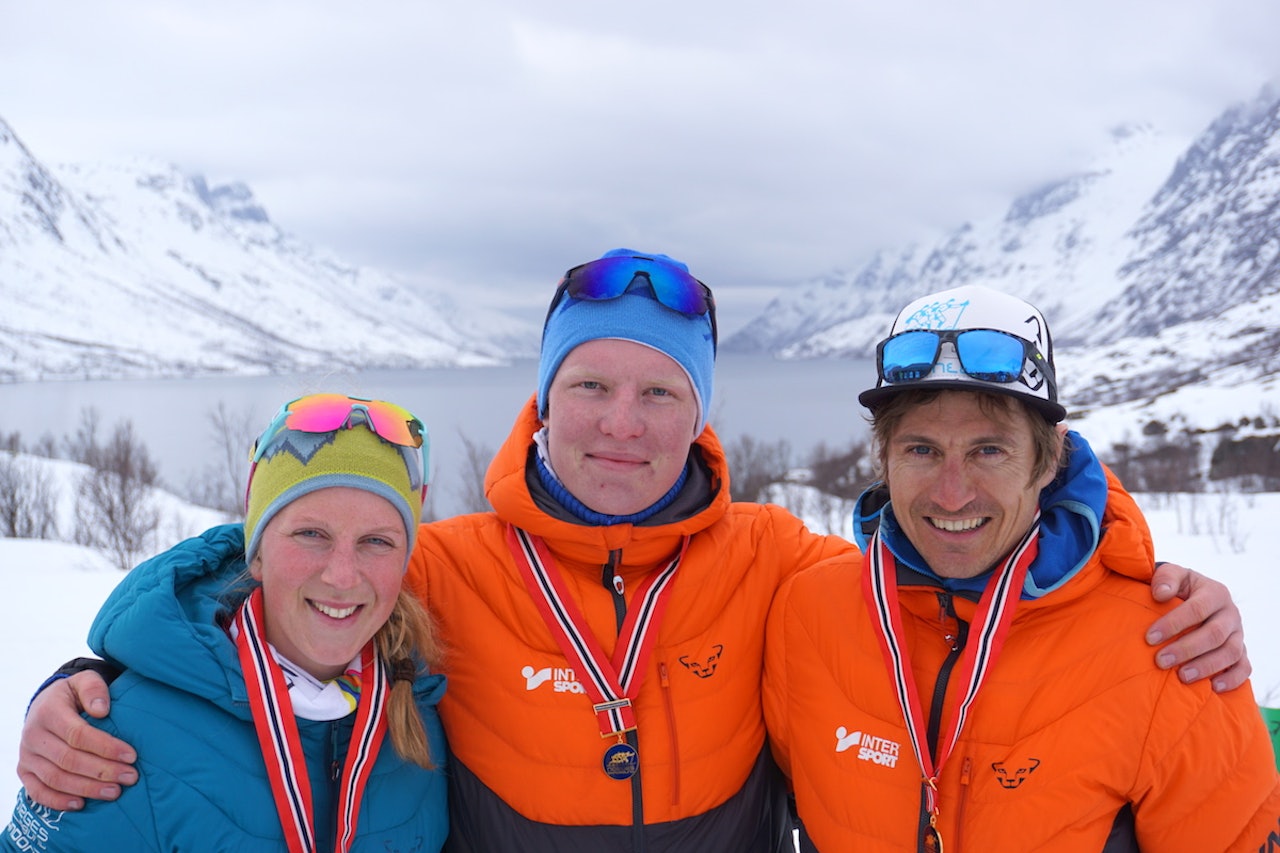 Tre norgesmestre i NM Skittentind Rando 2018: Stine Haustreis, Sondre Svensli og Lars Erik Skjervheim. Foto: Arrangøren Tre norgesmestre i NM Skittentind Rando 2018: Stine Haustreis, Sondre Svensli og Lars Erik Skjervheim. Foto: Arrangøren