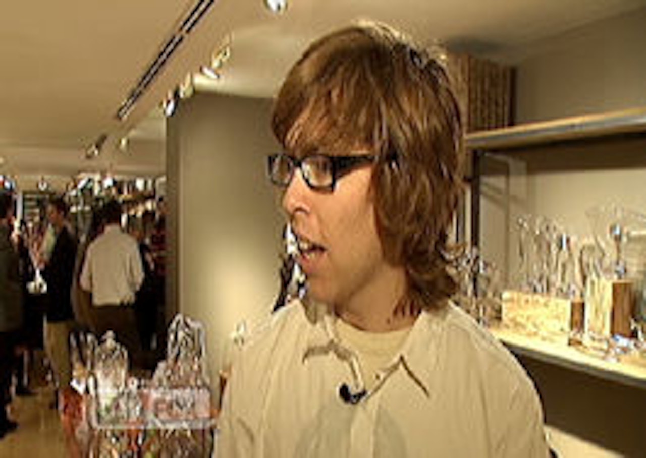 REDDET LIVET: Legene sier det var hjelmen som gjorde forskjellen mellom liv og død. REDDET LIVET: Legene sier det var hjelmen som gjorde forskjellen mellom liv og død.