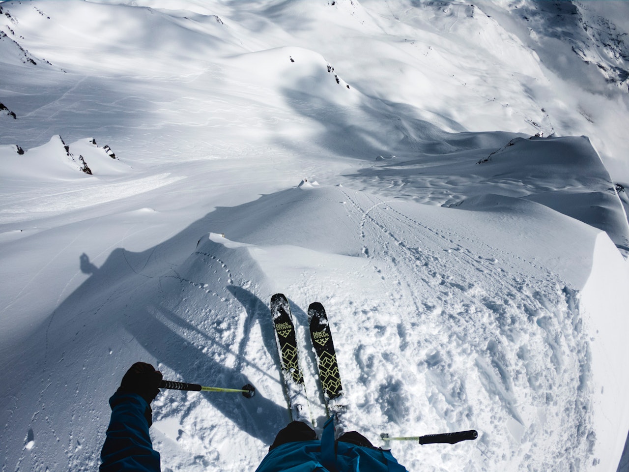 TIGNES: Nikolai har forlatt Amerika og er på plass i Tignes i Frankrike, hvor titusenvis av høydemeter er rett ved heisen TIGNES: Nikolai har forlatt Amerika og er på plass i Tignes i Frankrike, hvor titusenvis av høydemeter er rett ved heisen