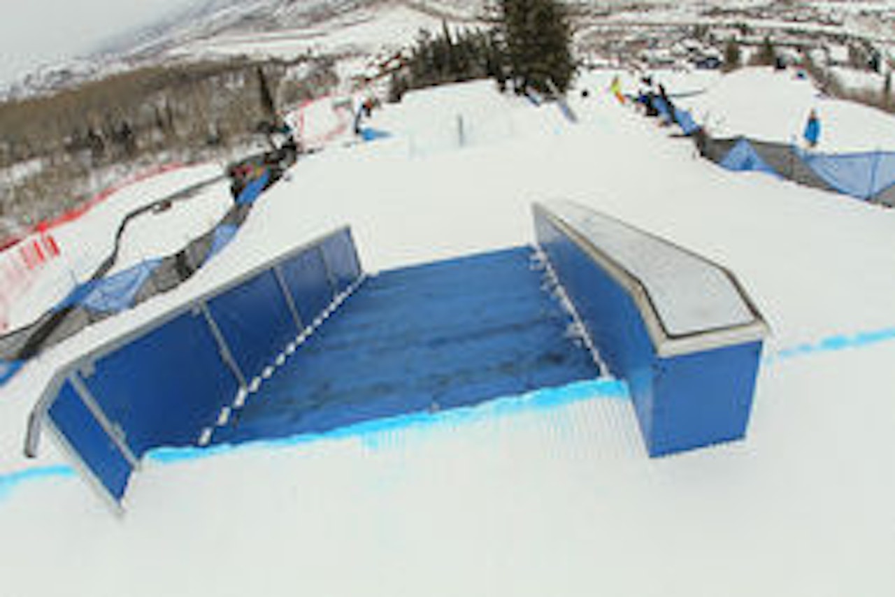 MASSE RAILS: Trapp med boks og handrail. MASSE RAILS: Trapp med boks og handrail.