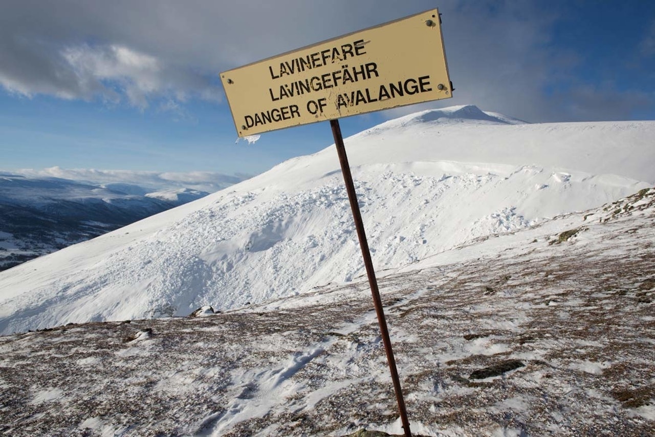 DITT EGET ANSVAR: Norske skianlegg har ikke ansvar for å sikre områder som ikke er preppa. Dermed beveger du deg i skredterreng på eget ansvar selv om du har tatt heis dit. Arkivfoto: Tore Meirik