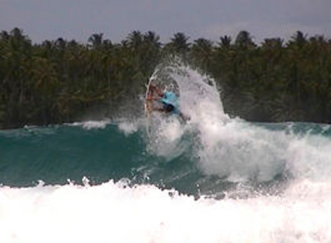 360: Luca fant definitivt flyten i indonesiske bølger. 360: Luca fant definitivt flyten i indonesiske bølger.