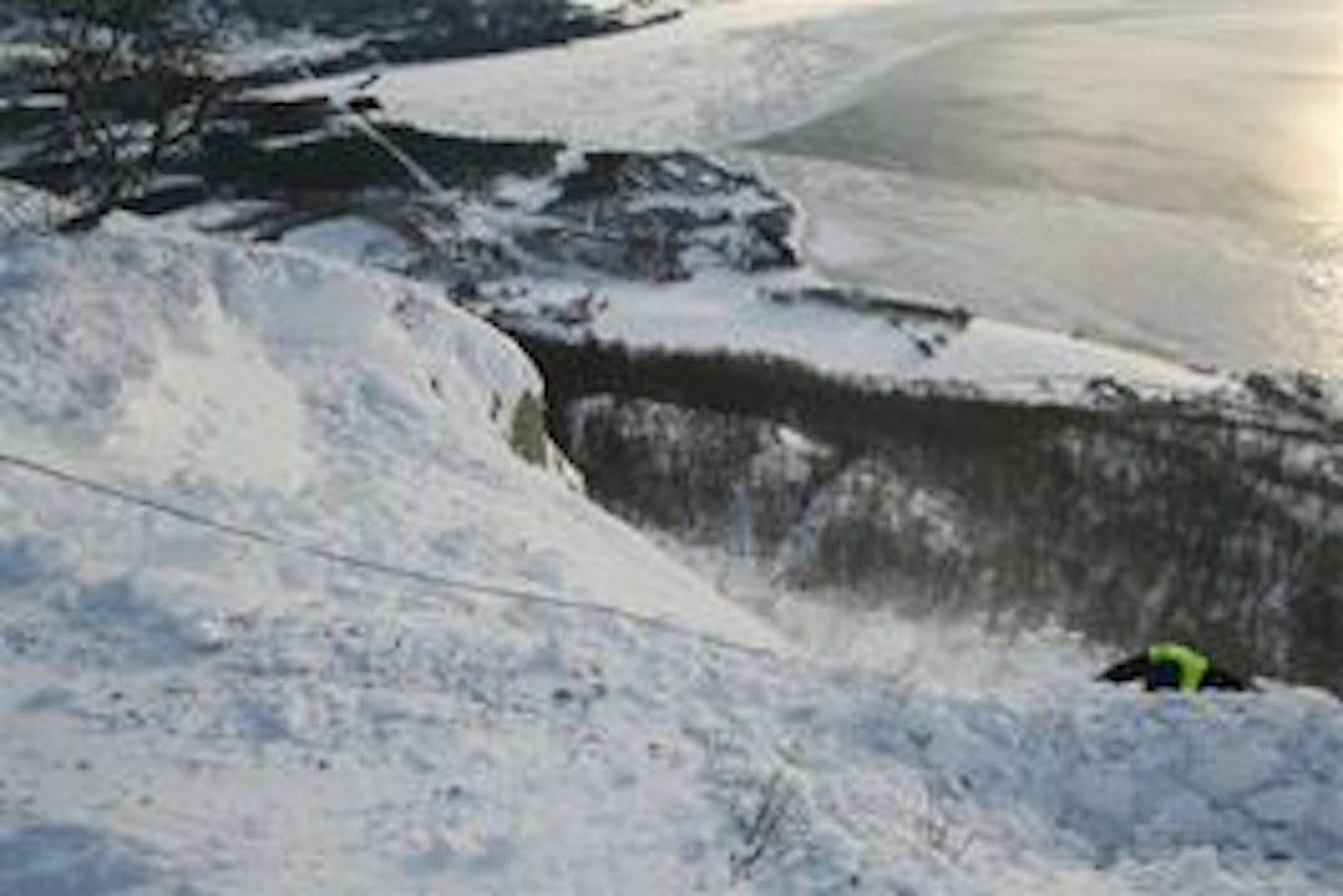 Skred sett fra toppen etter sprenging av skavl. Foto: Lensmannen i Vinje Skred sett fra toppen etter sprenging av skavl. Foto: Lensmannen i Vinje