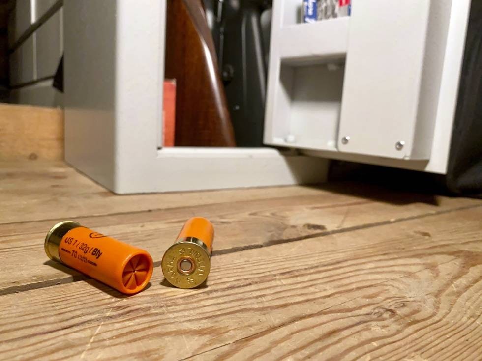 OPPBEVARING: Noen gjenglemte patroner er ikke nok til å tilbakekalle våpenkortet, men ulovlig oppbevaring av våpen og ammunisjon kan få betydning for en slik prosess. OPPBEVARING: Noen gjenglemte patroner er ikke nok til å tilbakekalle våpenkortet, men ulovlig oppbevaring av våpen og ammunisjon kan få betydning for en slik prosess.