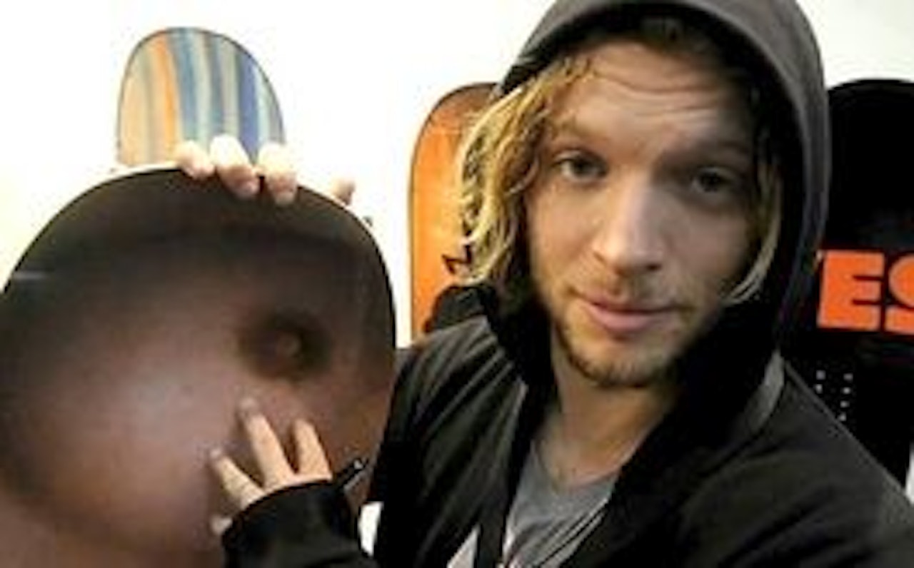 BOARDING 4 BREAST CANCER: Alle inntektene av dette brettet går til non-profit-organisasjonen B4BC. BOARDING 4 BREAST CANCER: Alle inntektene av dette brettet går til non-profit-organisasjonen B4BC.