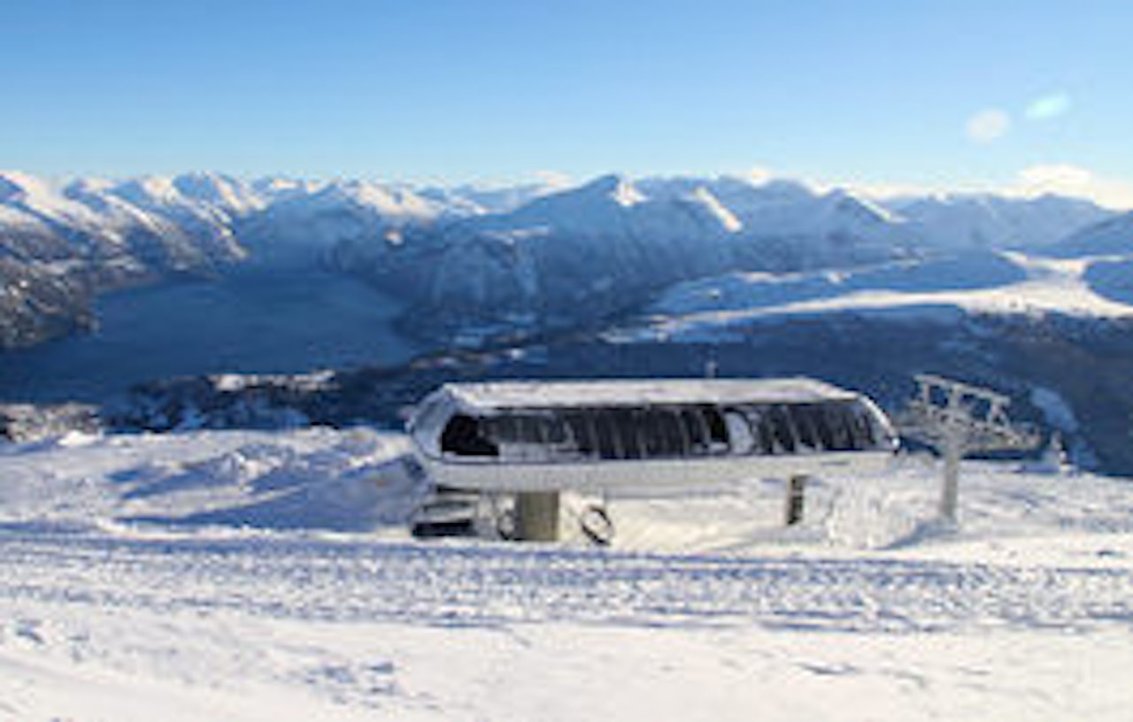 Den nye paviljongen er skjult av heisen, ingenting å si på utsikten. Den nye paviljongen er skjult av heisen, ingenting å si på utsikten.