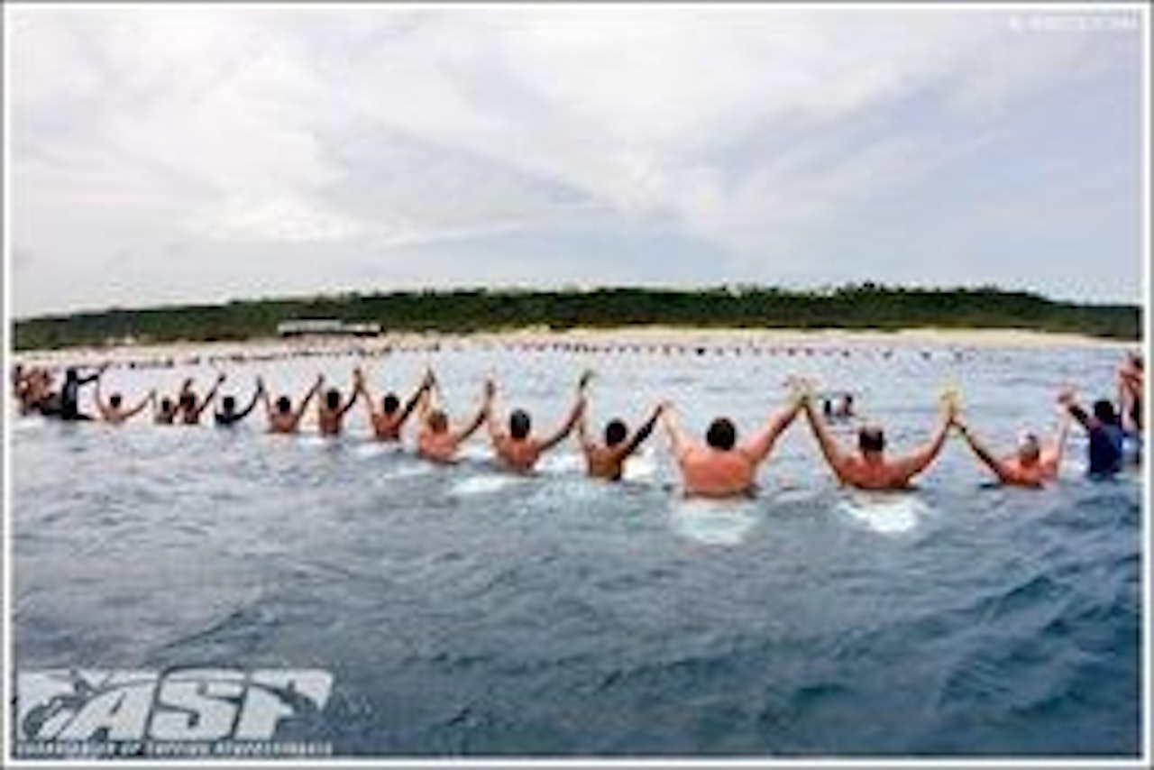 MINNEMARKERING: World tour-sirkuset har stoppet opp for å minnes Andy Irons. Foto: ASP/Cestari MINNEMARKERING: World tour-sirkuset har stoppet opp for å minnes Andy Irons. Foto: ASP/Cestari