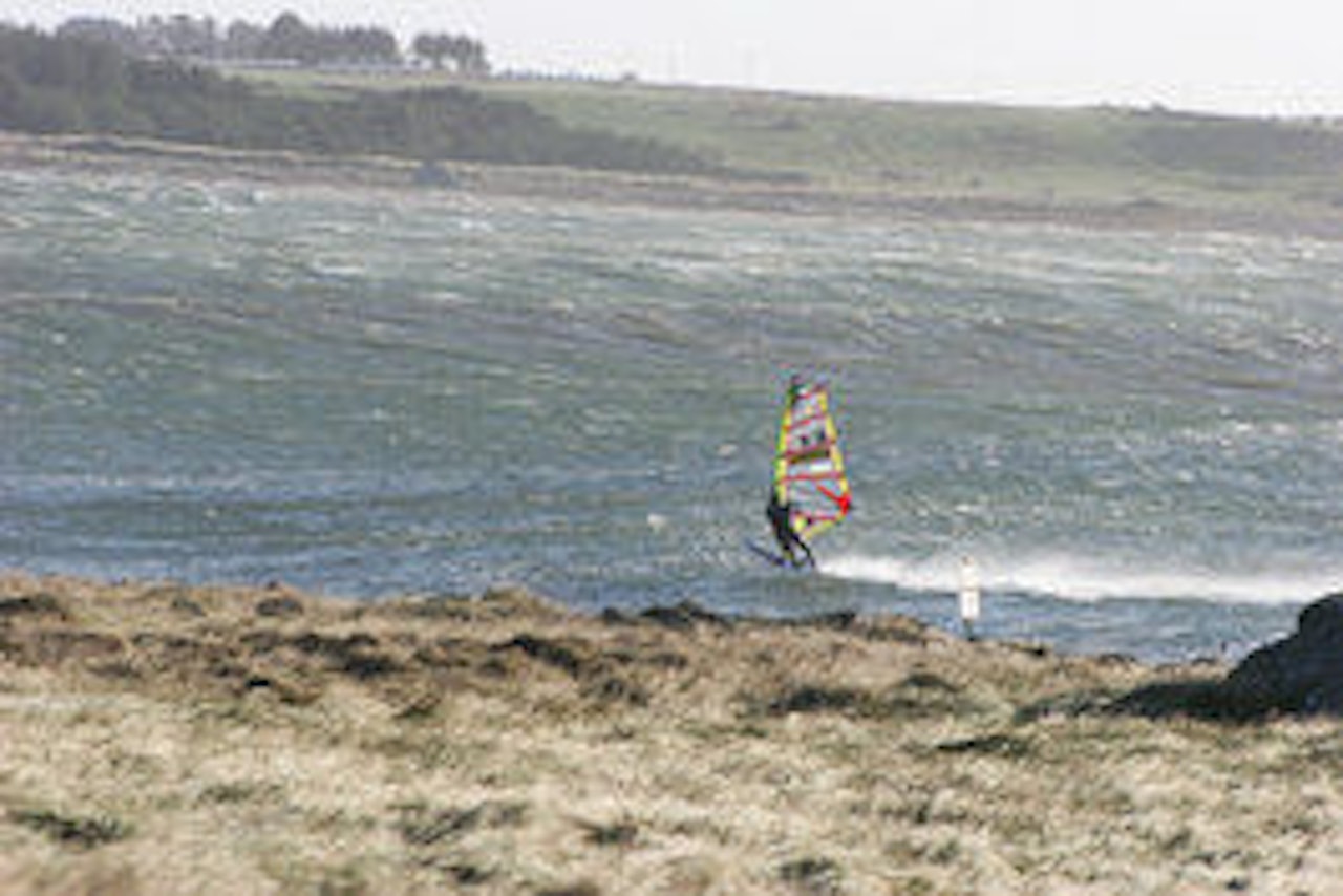 FORBUD: Windsurf er blant aktivitetene som blir begrenset av ferdselsreguleringer. Foto: C. Nerdrum FORBUD: Windsurf er blant aktivitetene som blir begrenset av ferdselsreguleringer. Foto: C. Nerdrum
