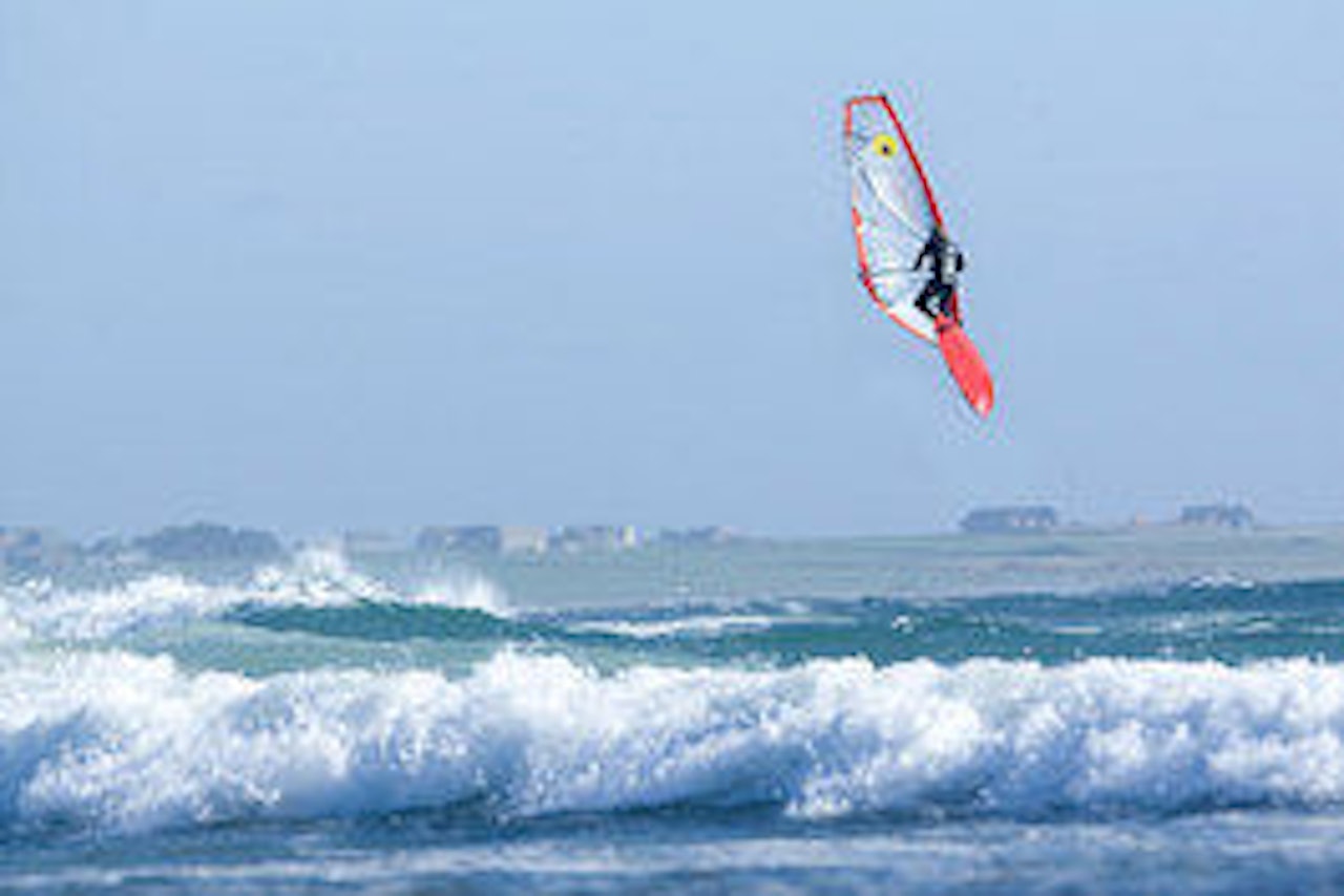 DANSK DYNAMITT: Lars Kolding går i luften på Sele. Bilde: Nils-Erik Bjørholt DANSK DYNAMITT: Lars Kolding går i luften på Sele. Bilde: Nils-Erik Bjørholt