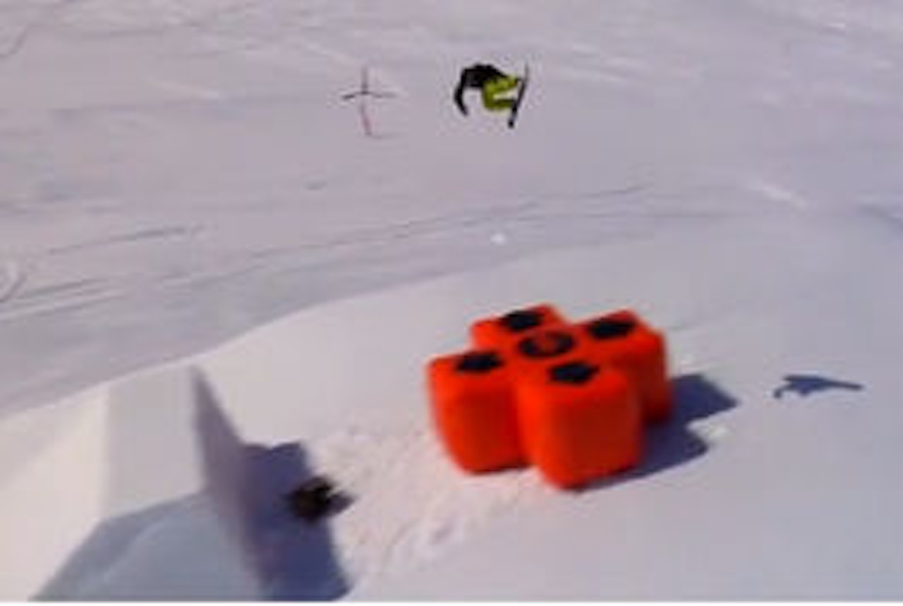 NINTENDO? Her er Super Mario Bros aka Jake Blauvelt flyvende over kontrolleren NINTENDO? Her er Super Mario Bros aka Jake Blauvelt flyvende over kontrolleren