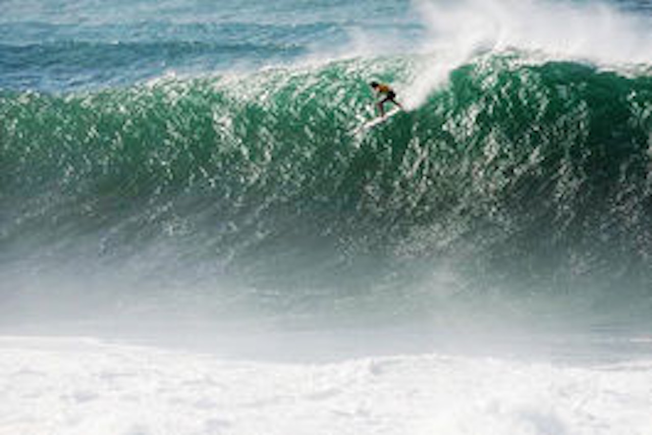 BOMBEN: Greg Long sanket alle sine poeng i sitt siste heat av Eddie Would Go. BOMBEN: Greg Long sanket alle sine poeng i sitt siste heat av Eddie Would Go.