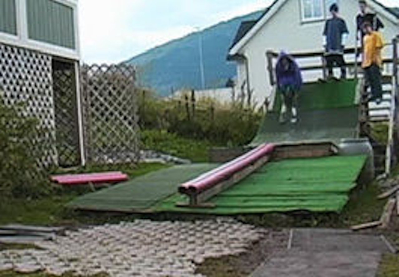 FILMKONKURRANSE: Bygg rail, lag film og vinn ski! FILMKONKURRANSE: Bygg rail, lag film og vinn ski!