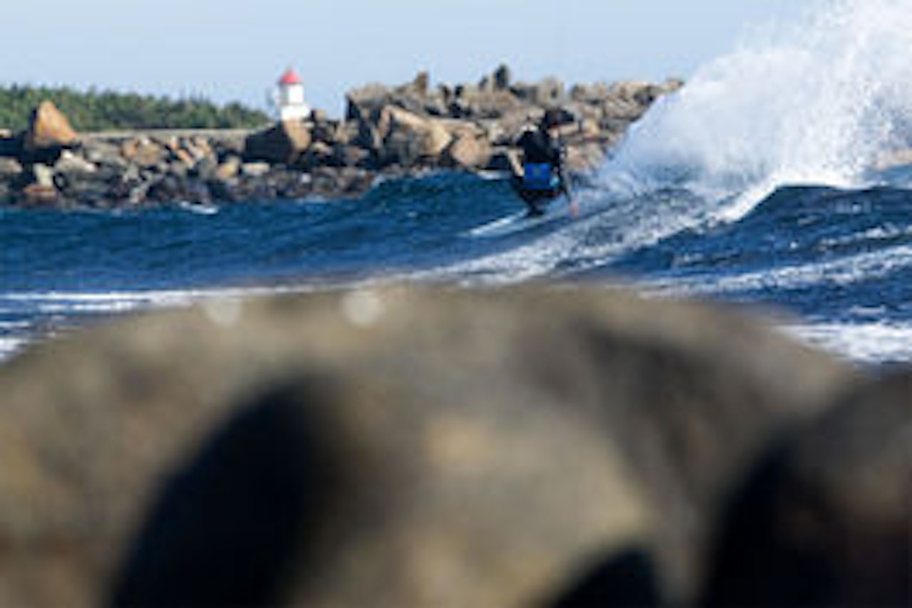 TATT: Fri Flyts Christian Nerdrum var en av dem som fikk bot for surfing. Foto: Nils-Erik Bjørholt TATT: Fri Flyts Christian Nerdrum var en av dem som fikk bot for surfing. Foto: Nils-Erik Bjørholt