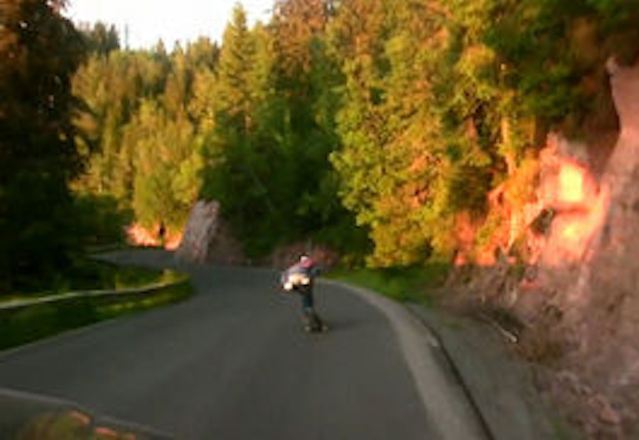 SUNN? Fartsrekordforsøket ved Sundvolden lyktes ikke pga. dårlig asfalt. SUNN? Fartsrekordforsøket ved Sundvolden lyktes ikke pga. dårlig asfalt.