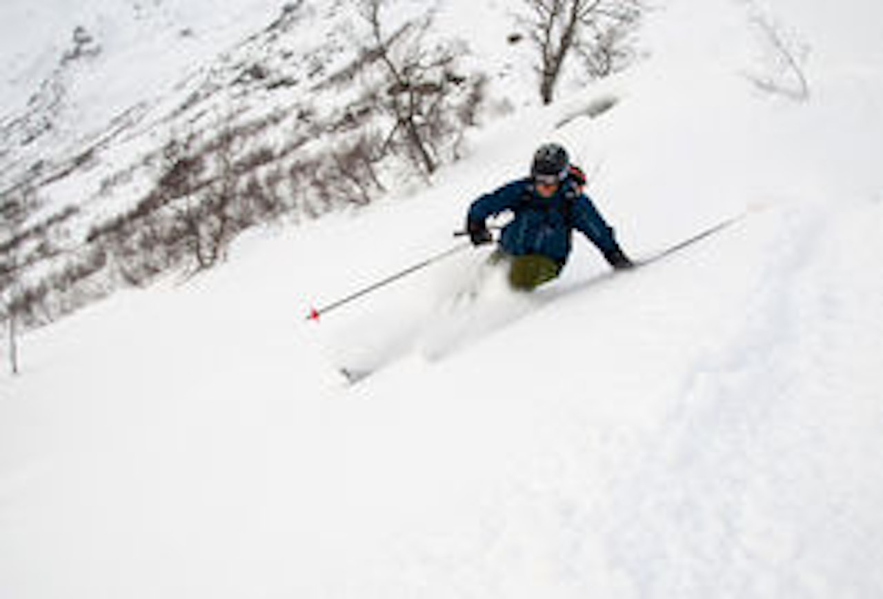 Jørgen Aamodt viser hvordan det skal kjøres. Foto: Bjørnar Bjørhusdal Jørgen Aamodt viser hvordan det skal kjøres. Foto: Bjørnar Bjørhusdal