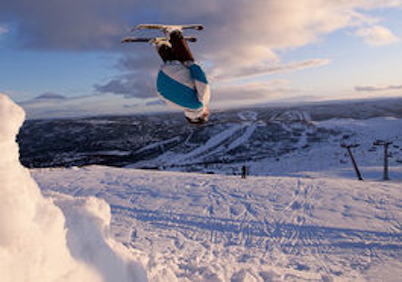 FLIP: Ole Opheim på vei mot myk landing i Havsdalen. Foto: Simen Berg