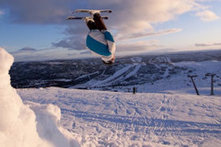 FLIP: Ole Opheim på vei mot myk landing i Havsdalen. Foto: Simen Berg FLIP: Ole Opheim på vei mot myk landing i Havsdalen. Foto: Simen Berg
