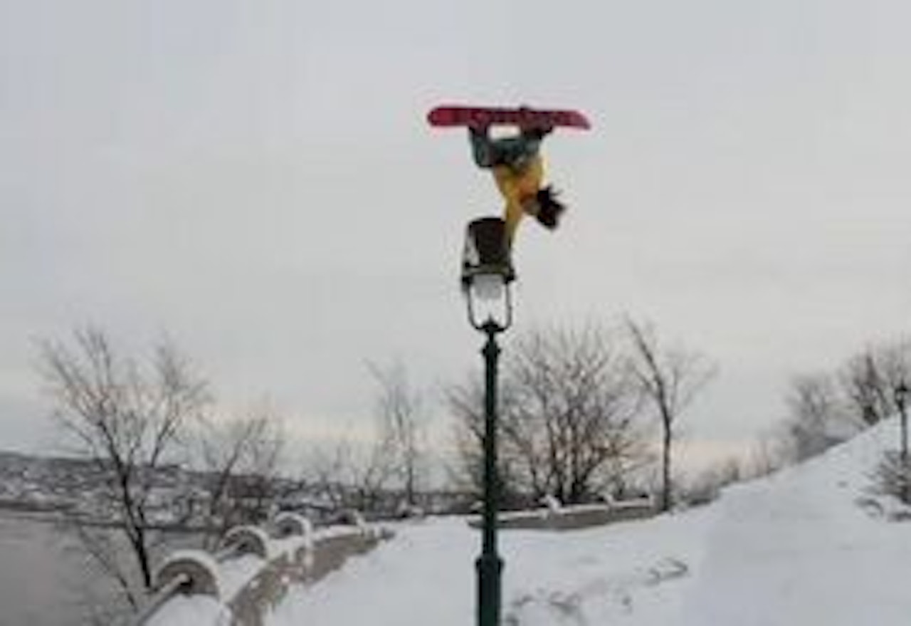 Nic Sauve og resten av Real Snow-deltagerne byr på drøy kjøring. Nic Sauve og resten av Real Snow-deltagerne byr på drøy kjøring.