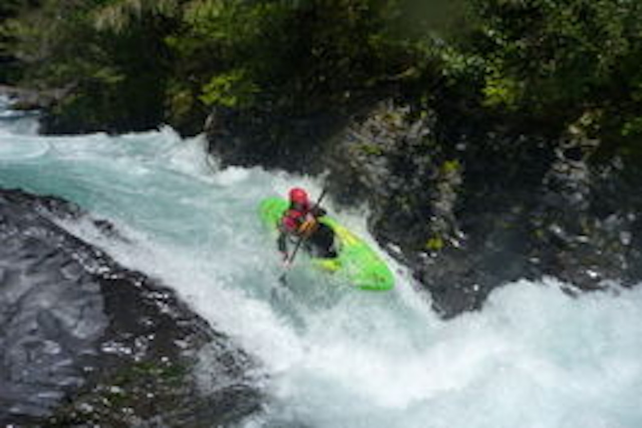 FUTALEFU: Mellom julefeiring og grøtspising padlet Øivind Kleppe for harde livet. FUTALEFU: Mellom julefeiring og grøtspising padlet Øivind Kleppe for harde livet.