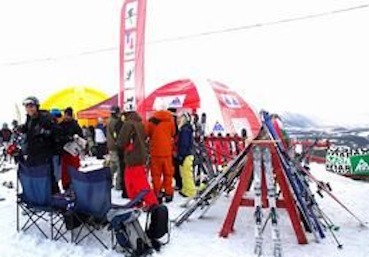 Lørdag kan publikum teste ski. Lørdag kan publikum teste ski.