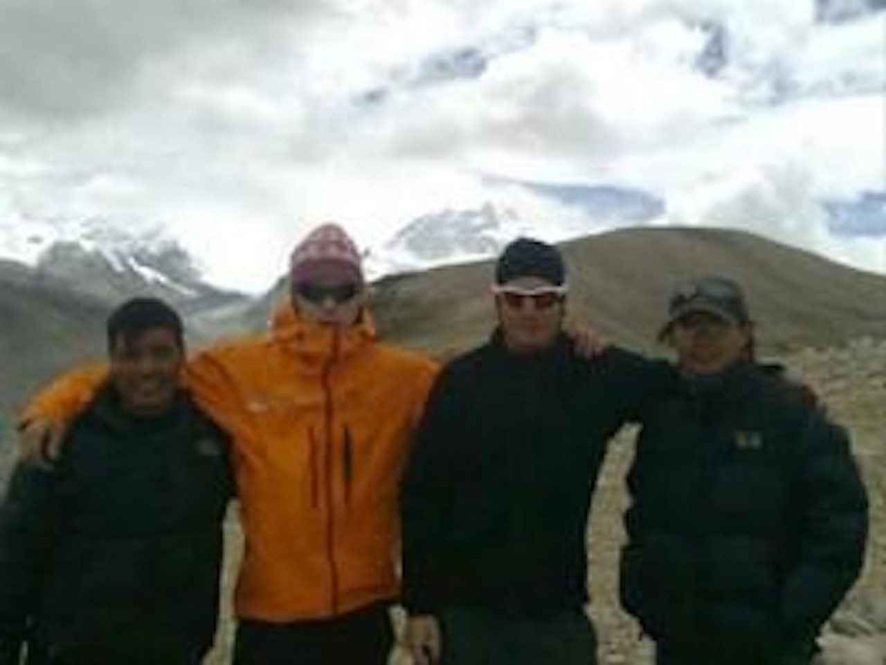 Bildet er tatt under aklimatisering, 5400 moh. Pasang, Steinar, Tor Arne og Tshering.