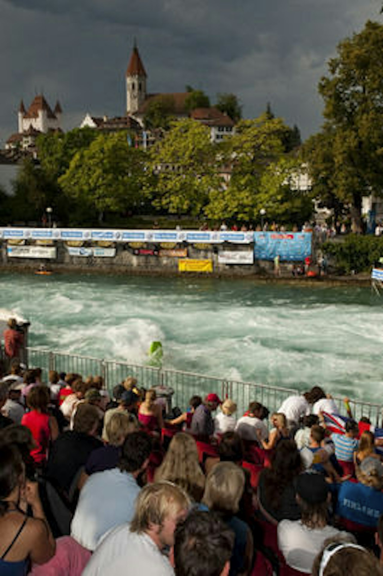 Kongsberg får VM-dyktig padleanlegg med kunstige bølger, som her i Thun, Sveits. Foto: thun2009.ch Kongsberg får VM-dyktig padleanlegg med kunstige bølger, som her i Thun, Sveits. Foto: thun2009.ch