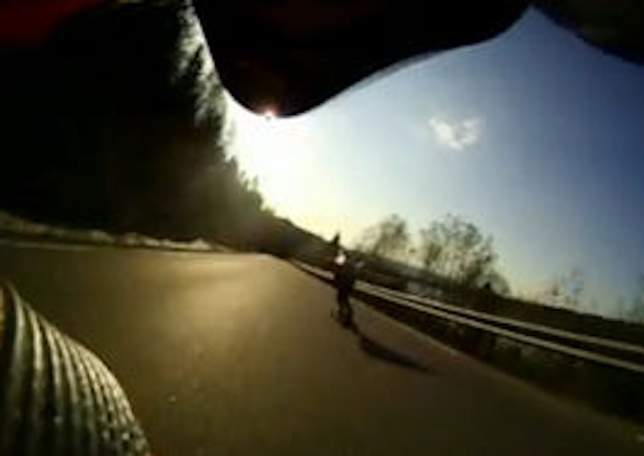 HYGGEN?: I Skyggen gikk det styggfort på longboard. HYGGEN?: I Skyggen gikk det styggfort på longboard.