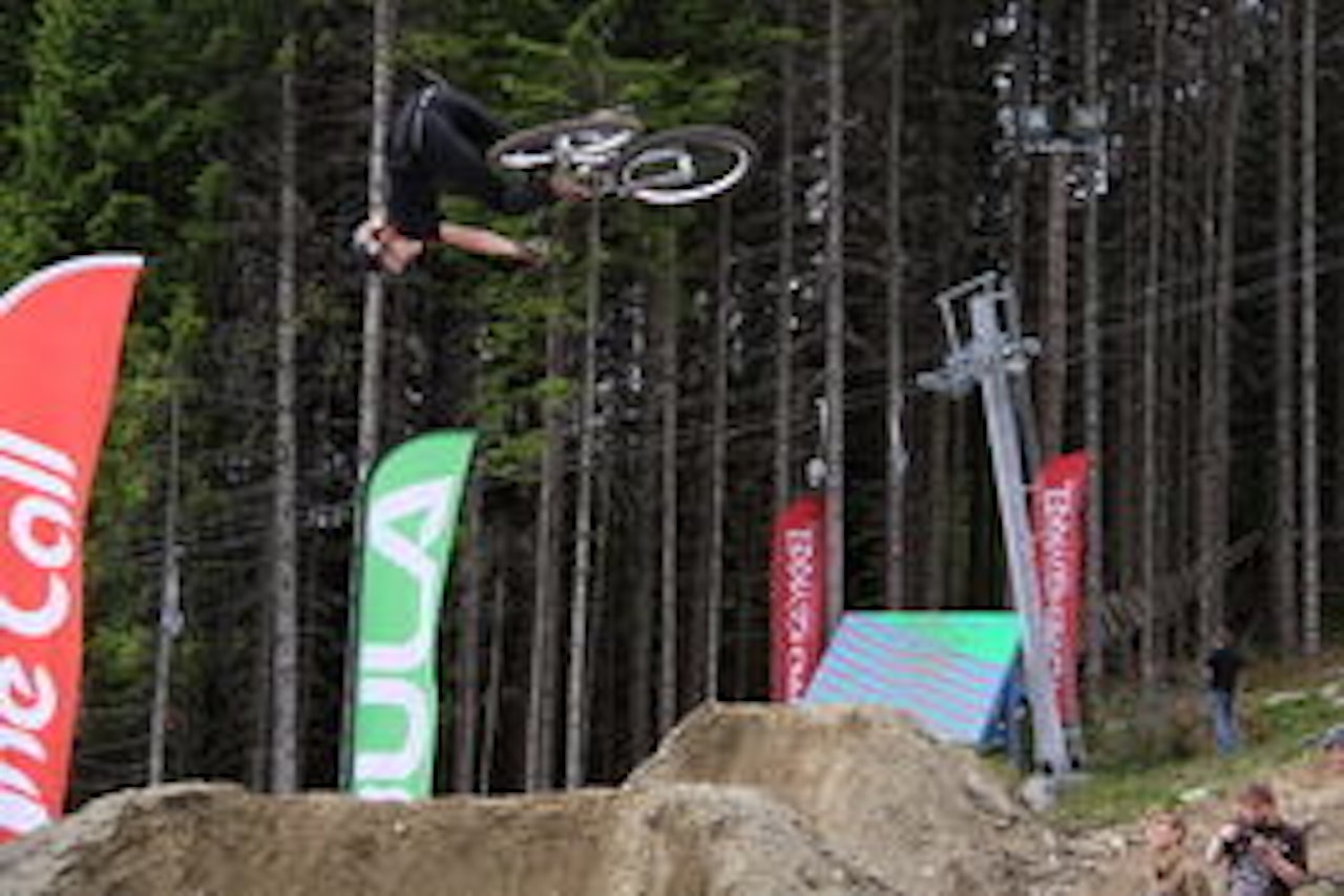 SJEF: Adrian Tell er slopestyleansvarlig, og viser seg tilliten verdig. Foto: Simen Berg SJEF: Adrian Tell er slopestyleansvarlig, og viser seg tilliten verdig. Foto: Simen Berg