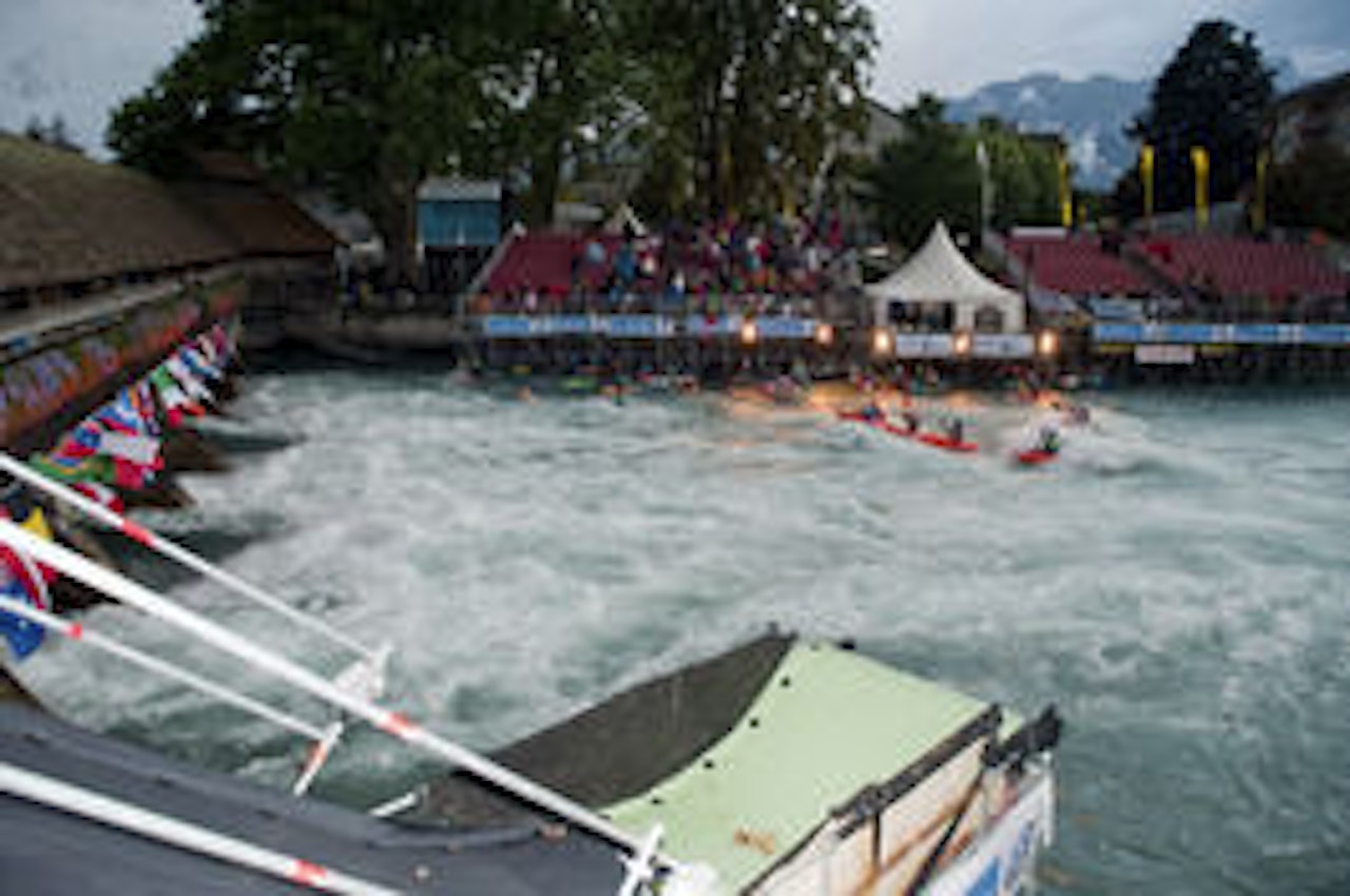 DAG 4: King of the Wave var en av konkurransene på fredag. Foto: icf-thun2009.ch DAG 4: King of the Wave var en av konkurransene på fredag. Foto: icf-thun2009.ch