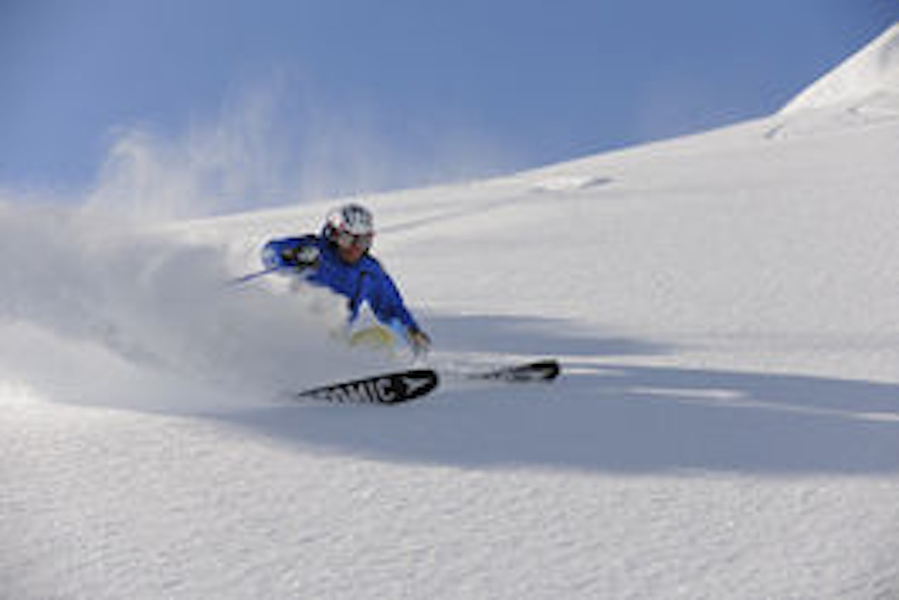 Aksel Lund Svindal trives også med brede planker under beina. Bilde: Endre Løvaas Aksel Lund Svindal trives også med brede planker under beina. Bilde: Endre Løvaas