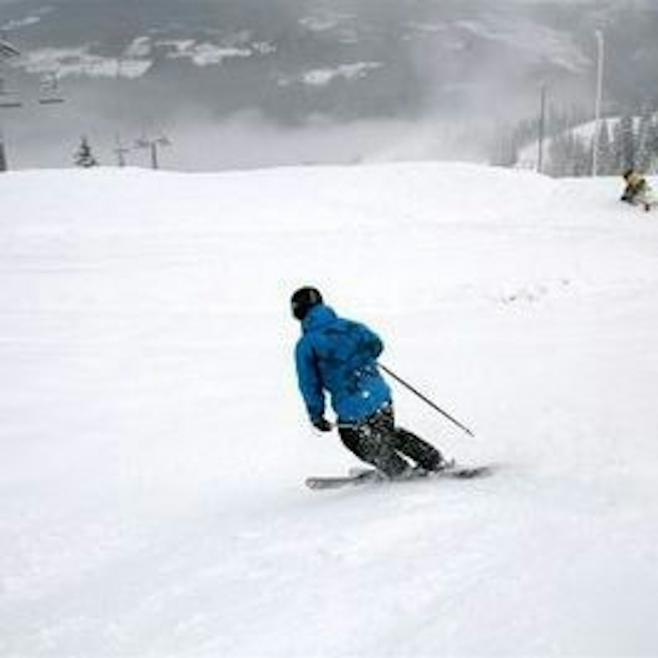 Snøkanoner sørger for tidlig sesongstart i Kvitfjell. Snøkanoner sørger for tidlig sesongstart i Kvitfjell.