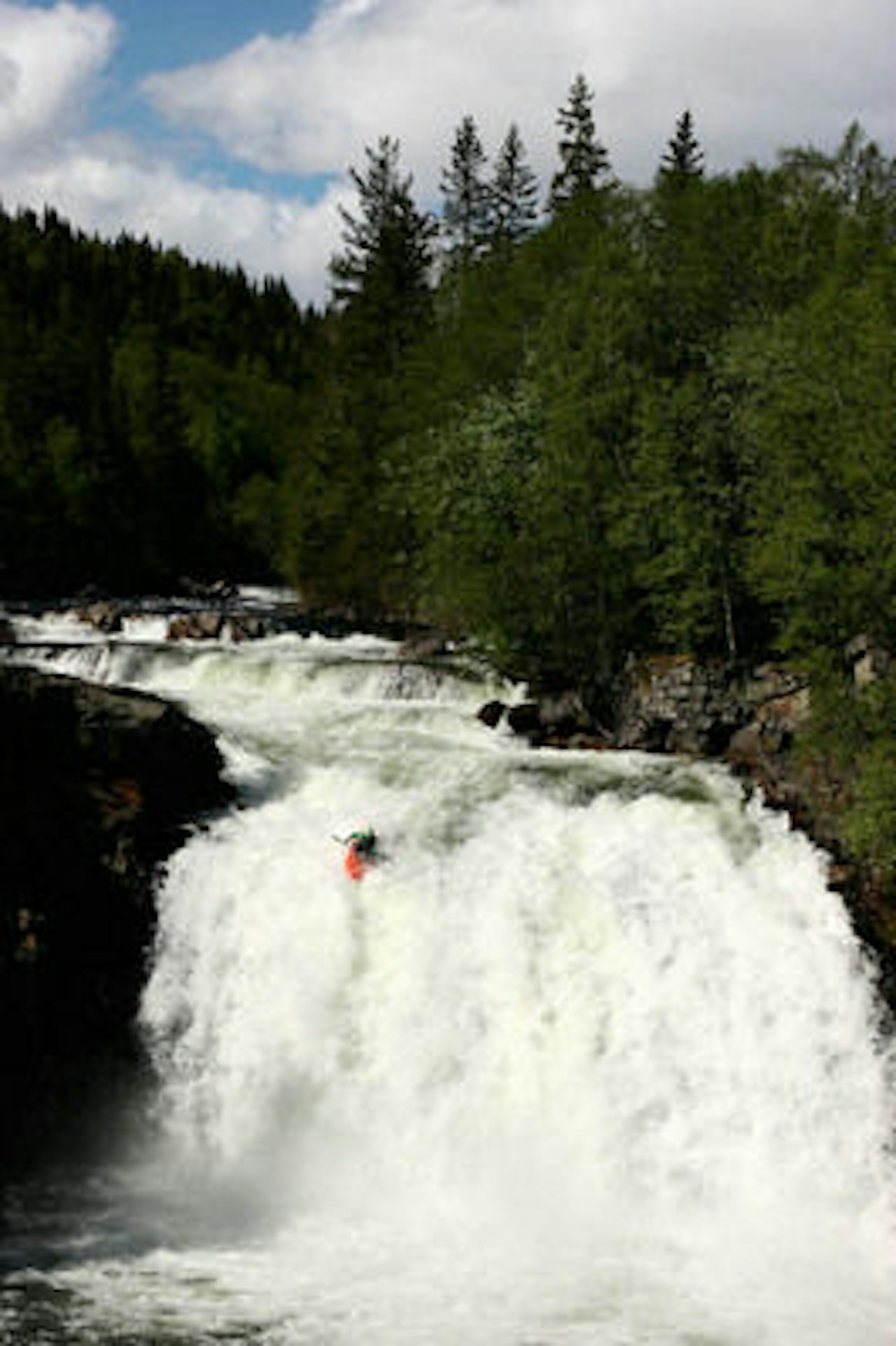Mariann Sæther på Spånemsfossen, telemark. Foto: Ian Garcia Mariann Sæther på Spånemsfossen, telemark. Foto: Ian Garcia