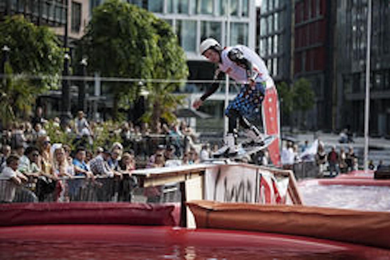 TEKNIKER: Jørn Simen Aabø kjører superteknisk på railene. Foto: Trond W Andersen